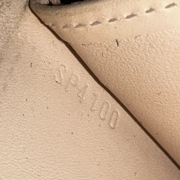 Louis Vuitton monogram, patent leather vintage zippy wallet with unbranded chain - Picture 12 of 17